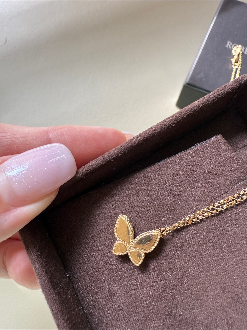 Roberto Coin Butterfly 18k YG diamond necklace 18 inches - Picture 5 of 12